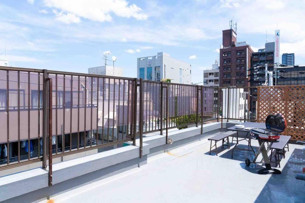 Sanacion Namba 難波千日前の5Ldk120平米 駅徒歩2分 広々バルコニーでバーベキューも可能 Apartment Osaka Exterior foto